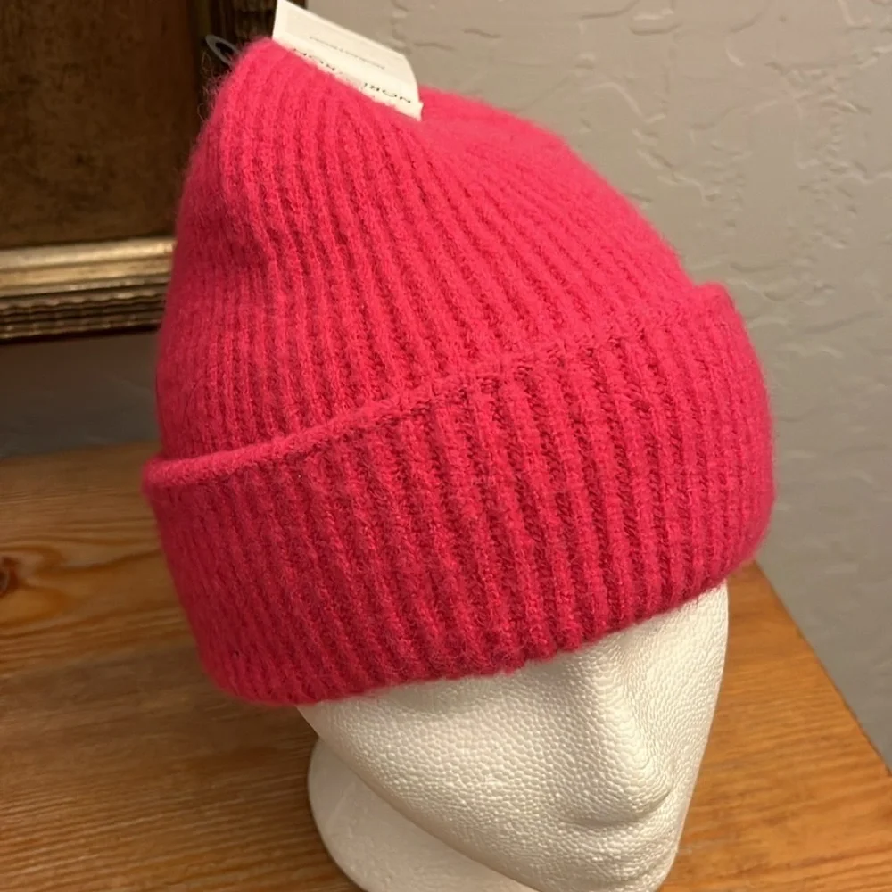 NORDSTROM PINK / RASPBERRY RIBBED CUFFED BEANIE -OS NWT